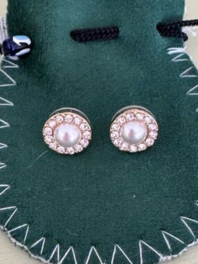 Pearl and rhinestone studs, gold plated, 1/2 inch, like new